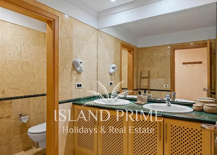 Apartmán Stunning Seaside In Heated Pool Complex En411